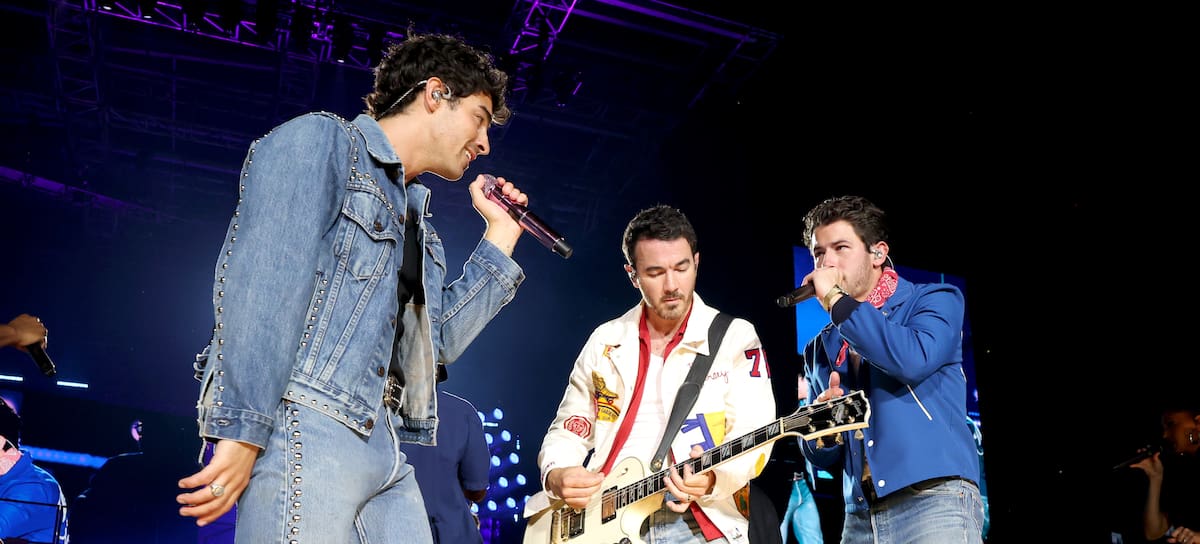 Joe Jonas, Kevin Jonas y Nick Jonas en concierto en Nueva Jersey con su gira aniversario 'Jonas20: Greetings from your Hometown Tour', 10 de agosto de 2025.