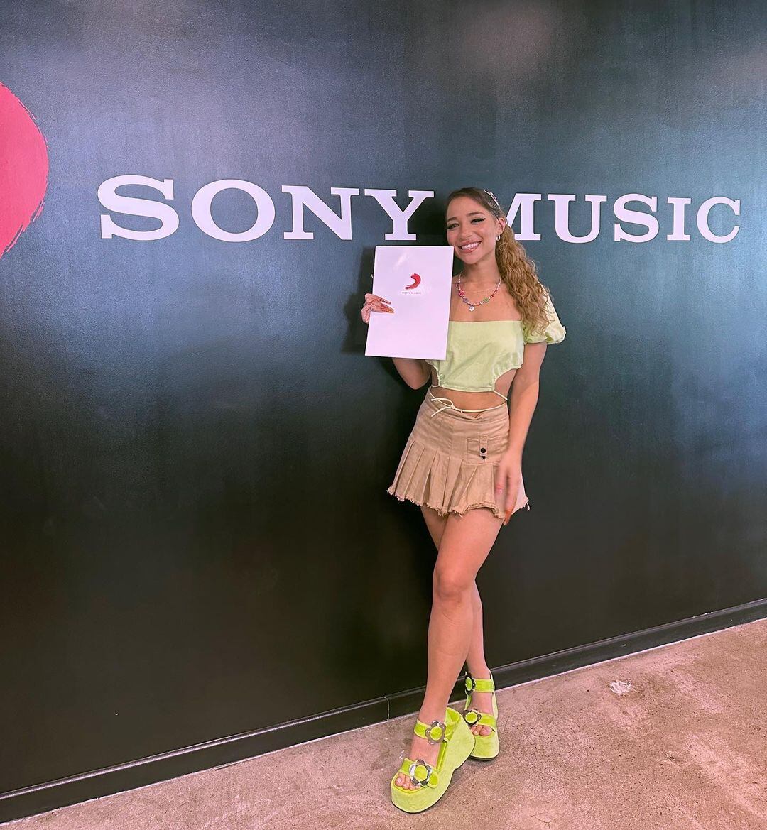 Instagram @princesa.alba</a>