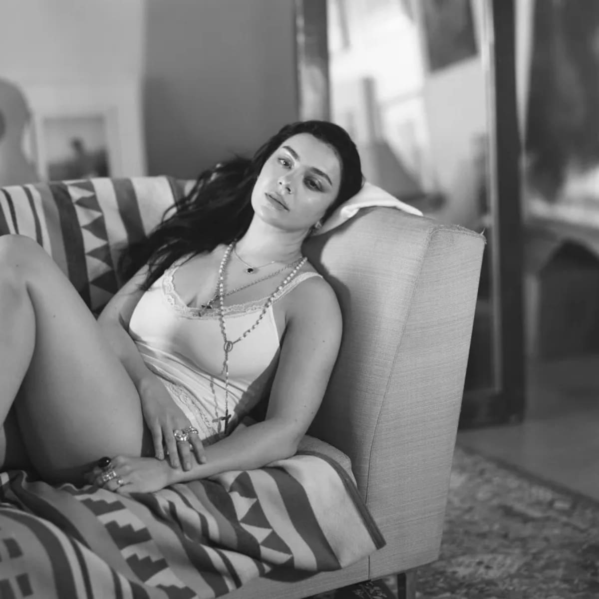"Es realmente genial": la artista que recibió un emotivo elogio de Charli XCX tras años de amistad