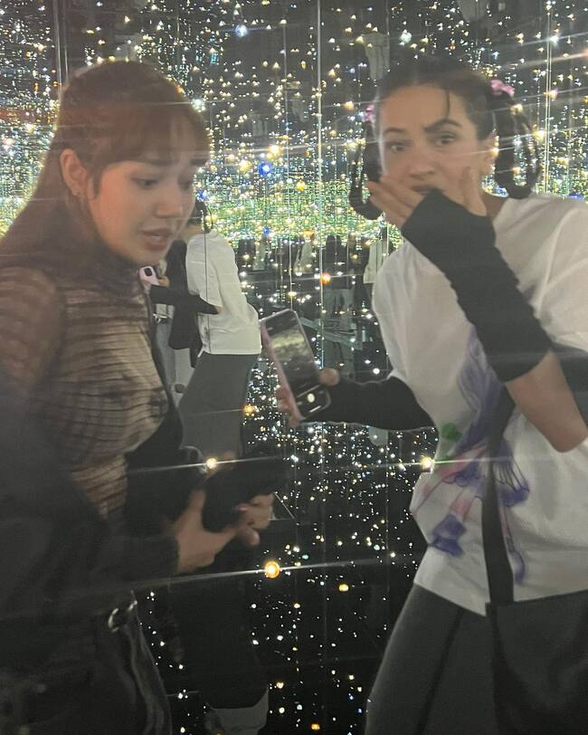 Instagram @rosalia.vt</a>