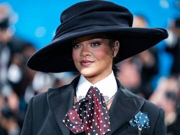 Rihanna revela su tercer embarazo en plena Met Gala 2025