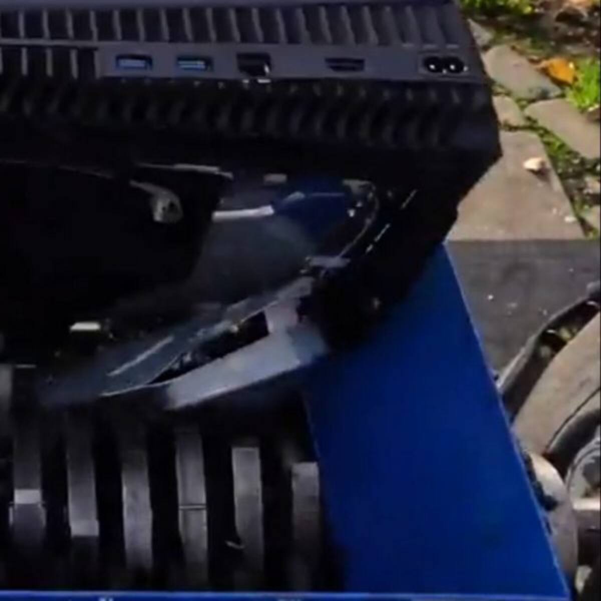 ¡¿Por qué!? Este usuario lanzó su PlayStation 5 a una trituradora industrial