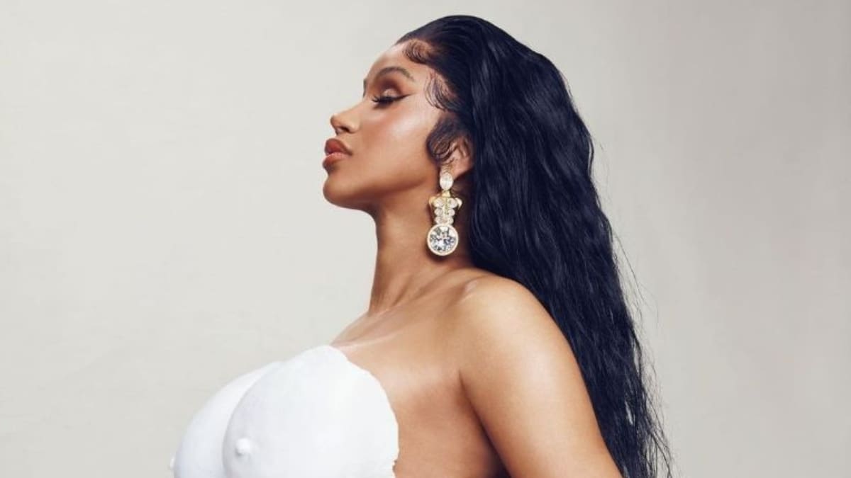 ¡Nos encanta! Cardi B anuncia su embarazo con este precioso desnudo artístico