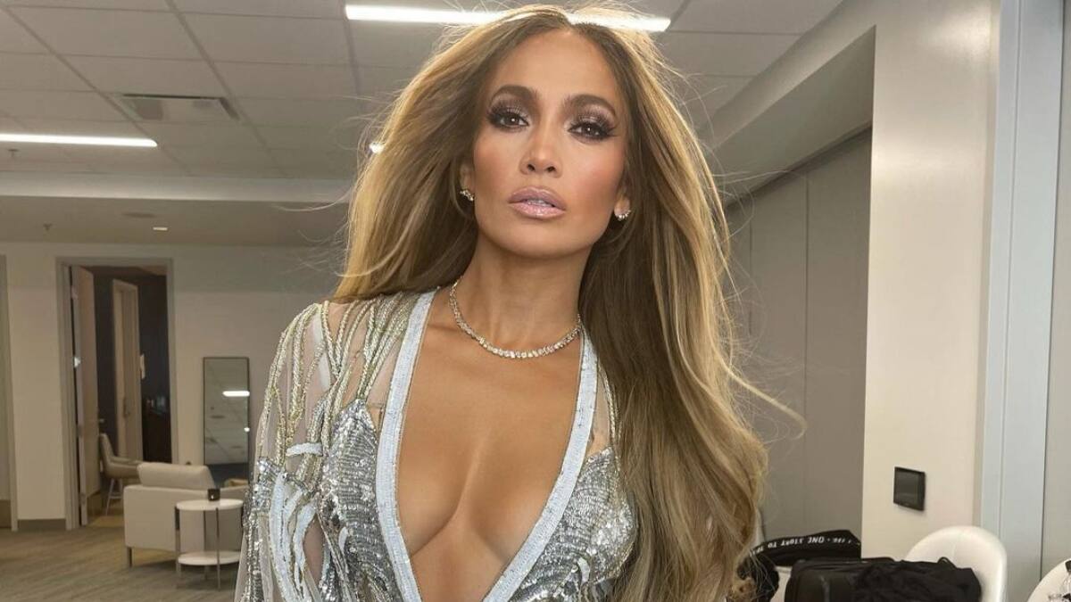 Jennifer Lopez se une a la tendencia en manicura y usa las «baby boomer»