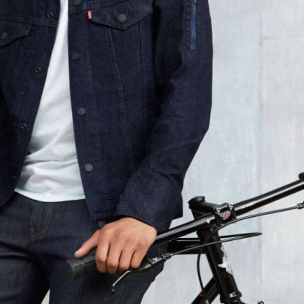 Google lanza su chaqueta de jeans inteligente