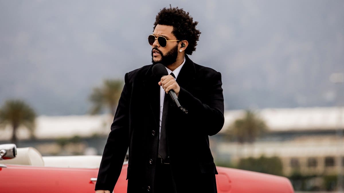 The Weeknd estrenó el video de “Out of Time” con Hoyeon Jung y Jim Carrey