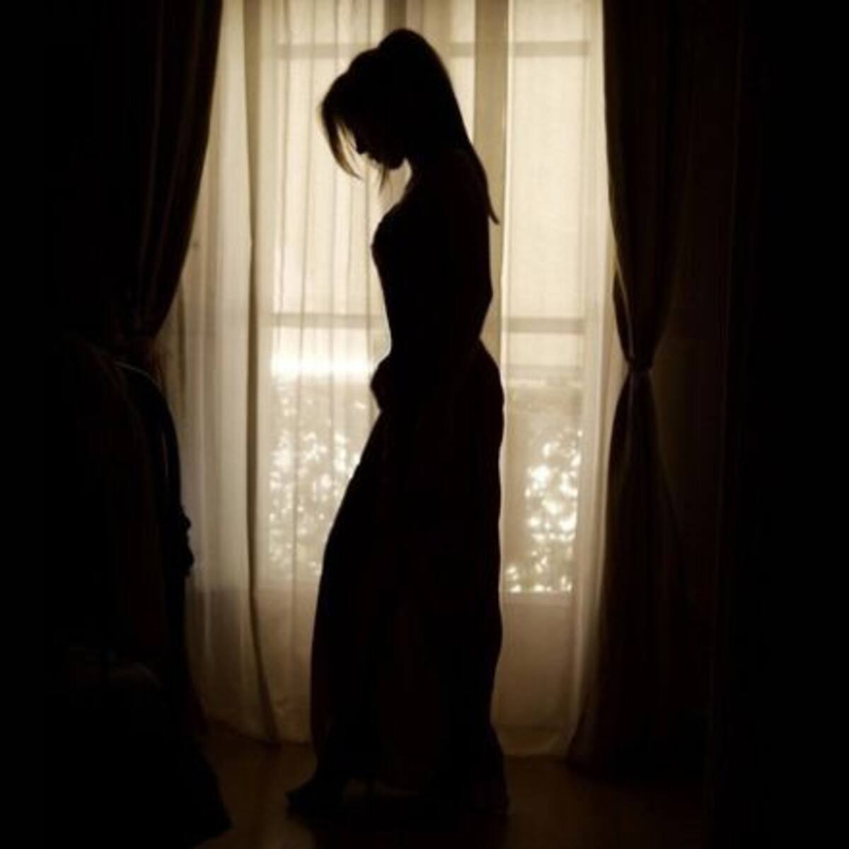 Brasileña de 19 años subasta su virginidad para comprarle una casa a su madre