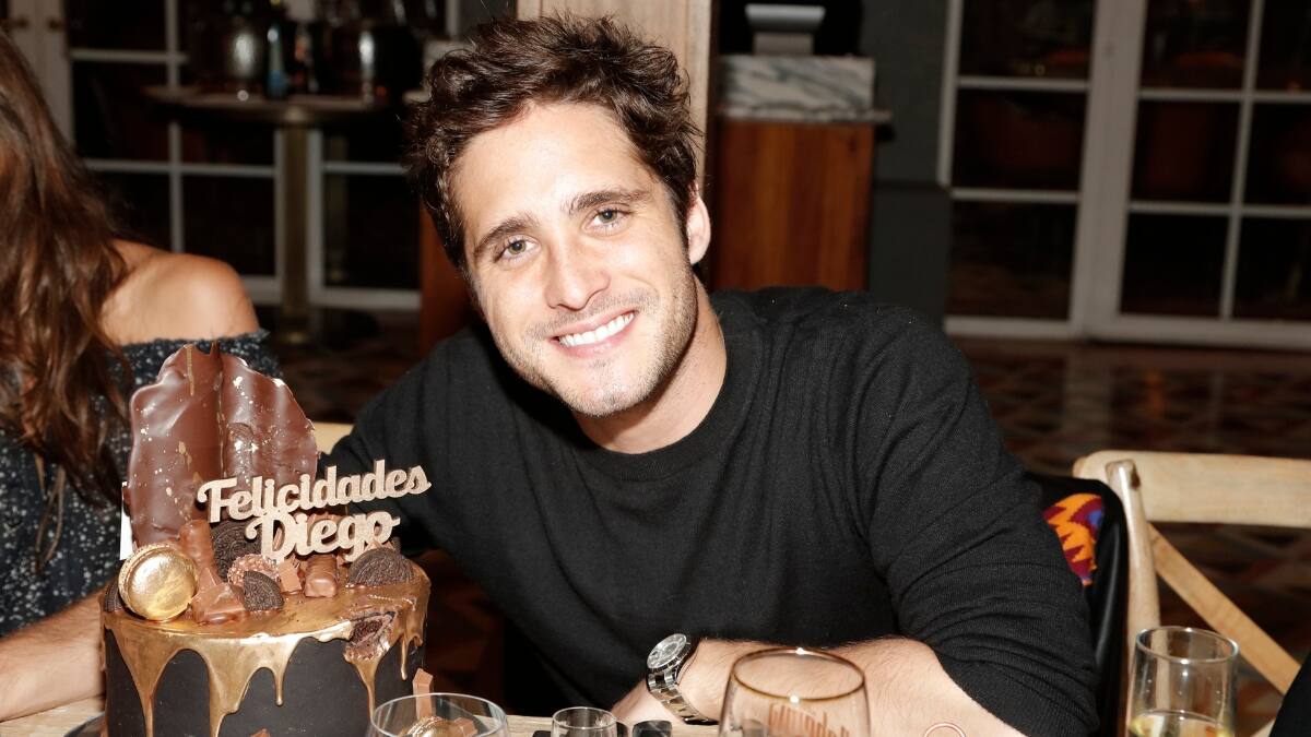 Estas son las fotos que dejó el cumpleaños de Diego Boneta