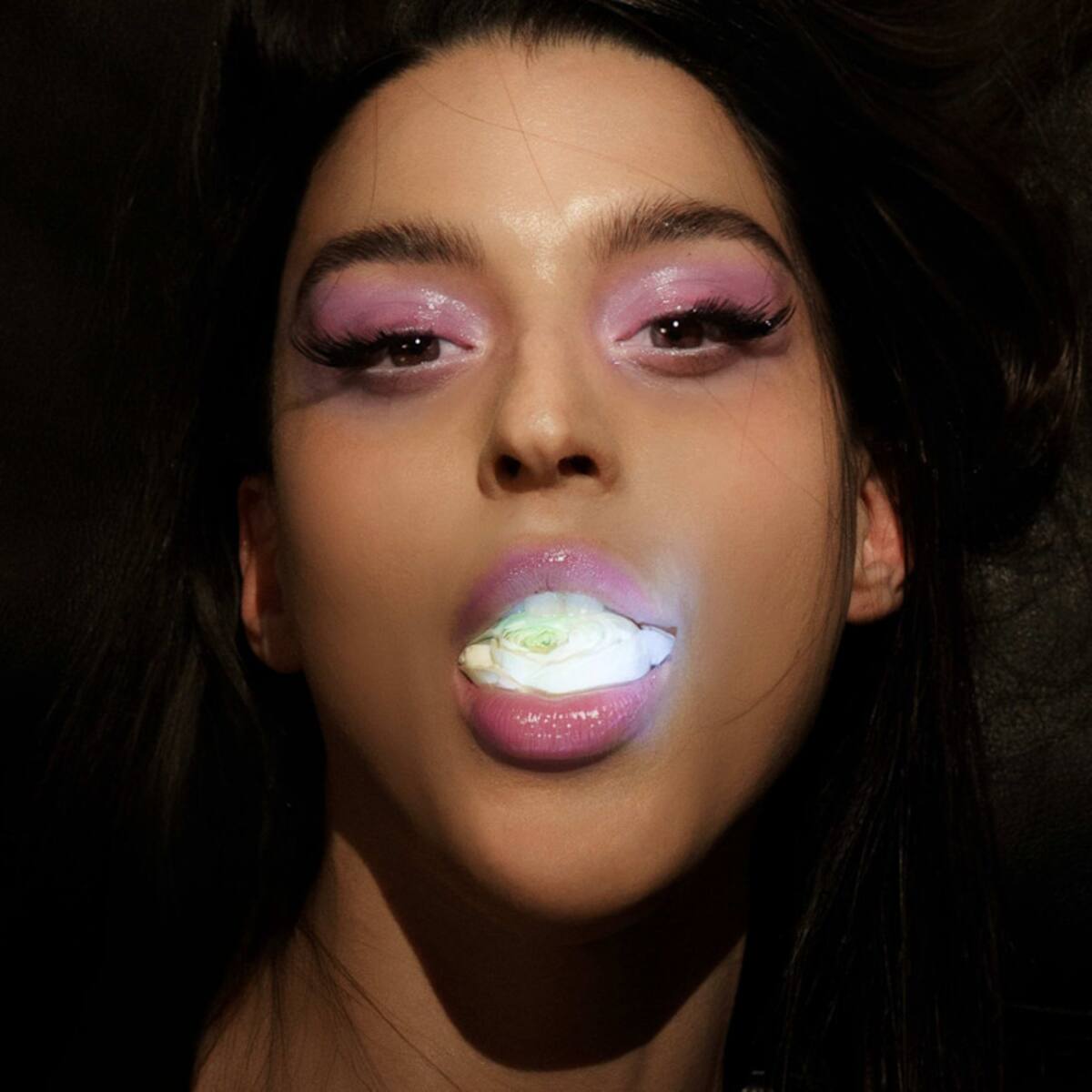 Ha trabajado con Rosalía, Björk y Kanye West: una de las artistas más transgresoras de la música llega a Chile 2026