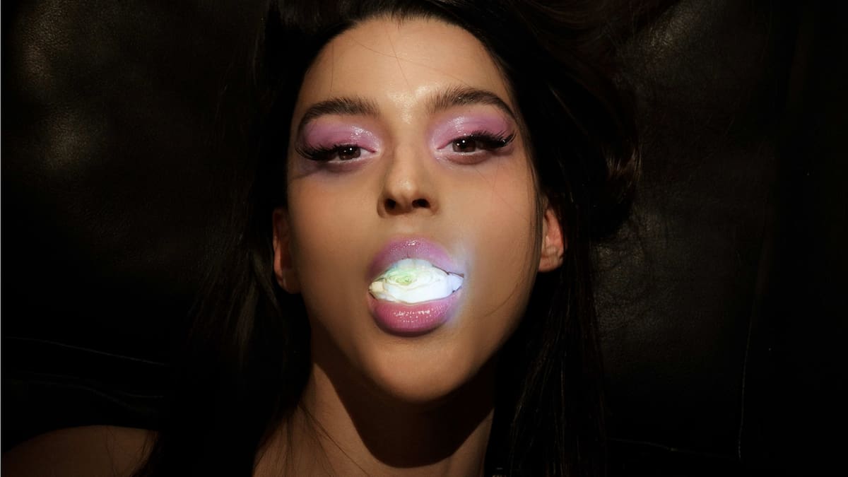 Ha trabajado con Rosalía, Björk y Kanye West: una de las artistas más transgresoras de la música llega a Chile 2026