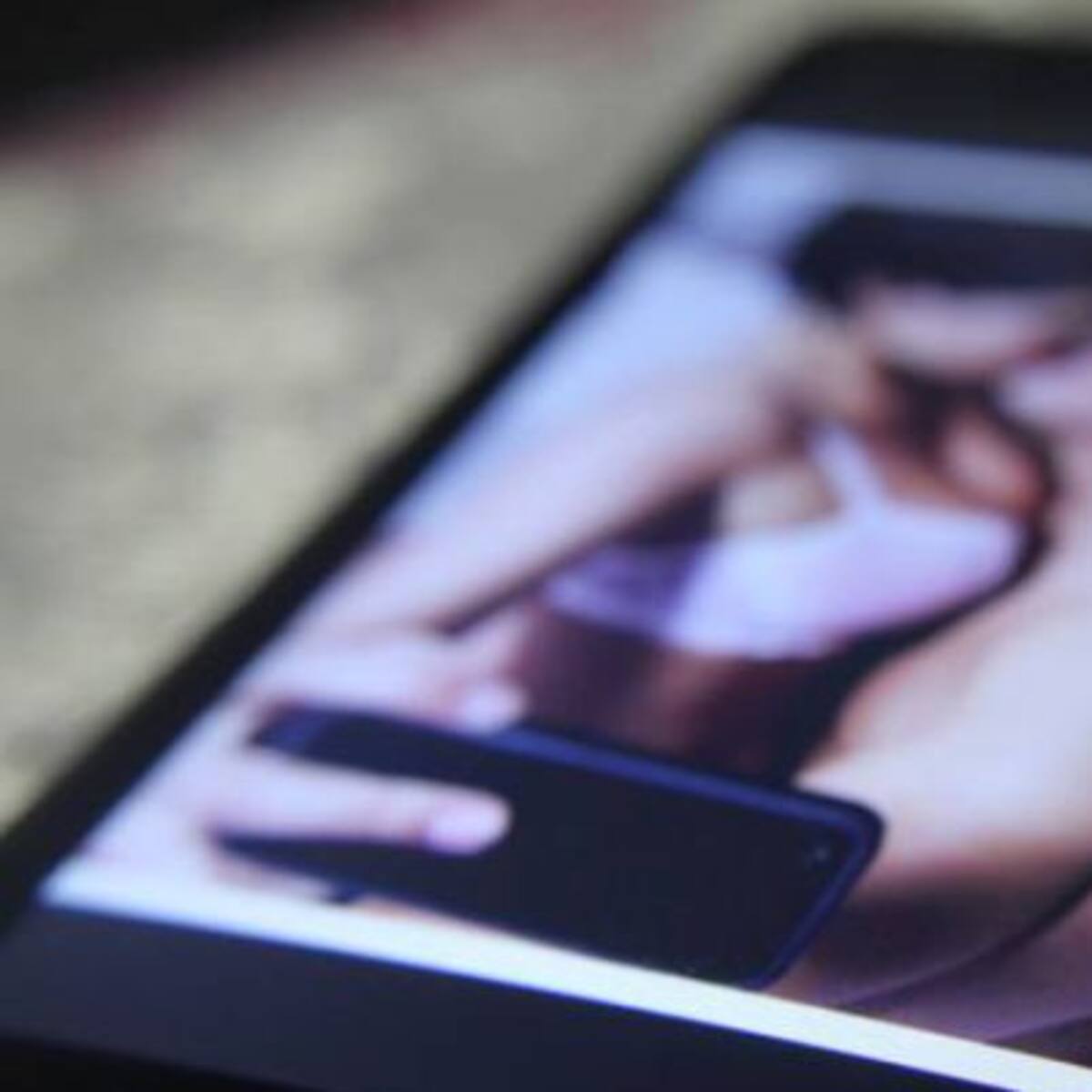 Mujer se suicidó por difusión de video sexual suyo entre sus compañeros de trabajo