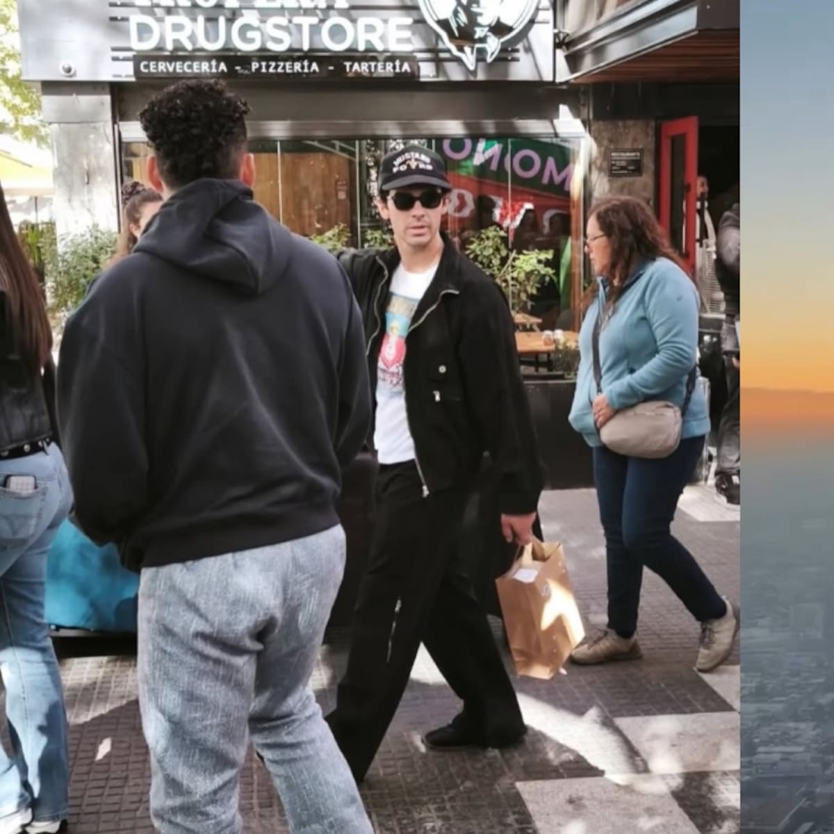 Joe pasea por Santiago en la previa del show de los Jonas Brothers: caminó por Providencia y subió el Cerro San Cristobal