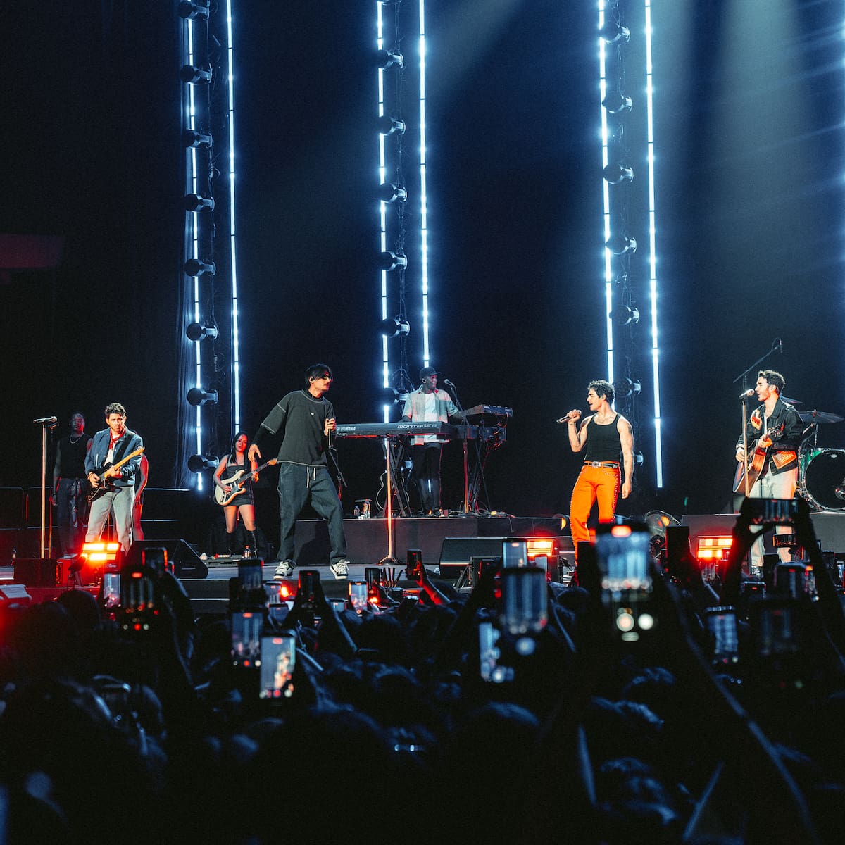 El cantante top mundial que estuvo con los Jonas Brothers en Chile y que pasó casi inadvertido