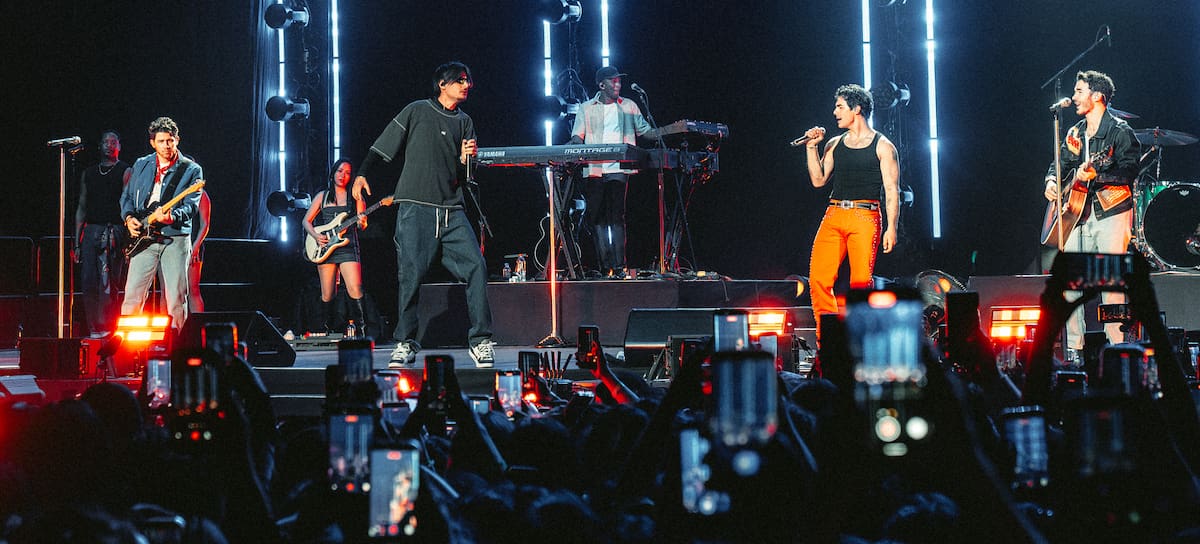 CL - Jonas Brothers