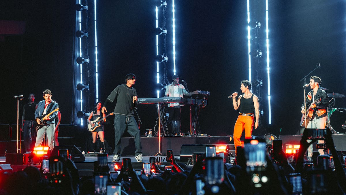 El cantante top mundial que estuvo con los Jonas Brothers en Chile y que pasó casi inadvertido
