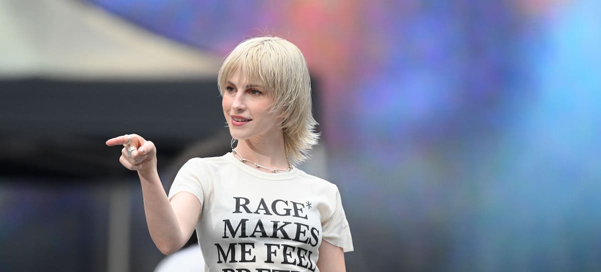 HAMBURG, GERMANY - JULY 23: (EDITORIAL USE ONLY. NO STANDALONE PUBLICATION USE (NO SPECIAL INTEREST OR SINGLE ARTIST PUBLICATION USE; NO BOOK USE)) Hayley Williams of Paramore performs onstage during "Taylor Swift | The Eras Tour" at Volksparkstadion on July 23, 2024 in Hamburg, Germany. (Photo by Gregor Fischer/TAS24/Getty Images for TAS Rights Management )