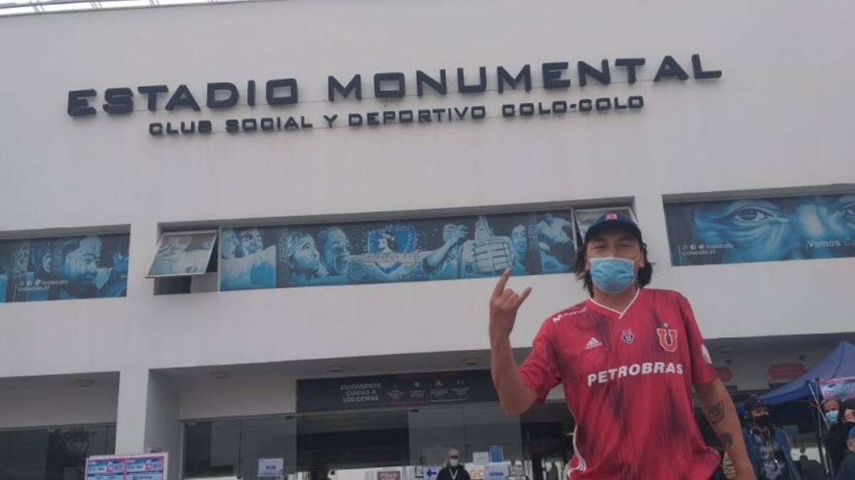 ¿Llegó caminando para Pedrero? Hincha fue a votar al Estadio Monumental con camiseta de la U