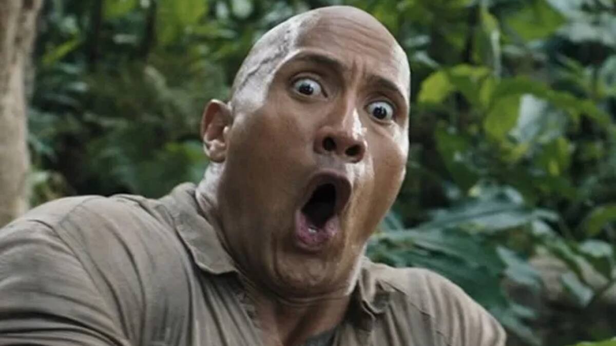 ¿Un hermano perdido? La Roca reacciona ante policía que es idéntico a él