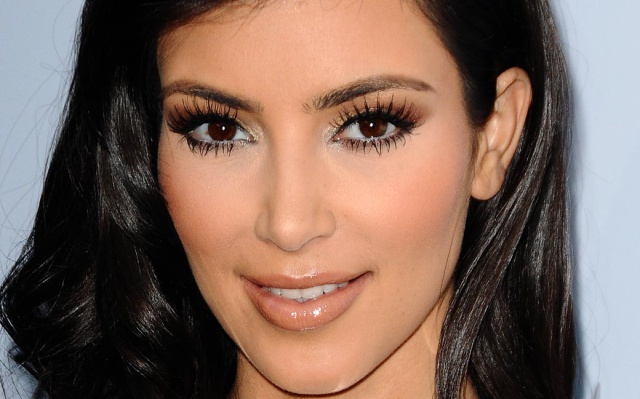  Todos los cambios en el rostro de Kim Kardashian en un solo video — LOS4  Chile