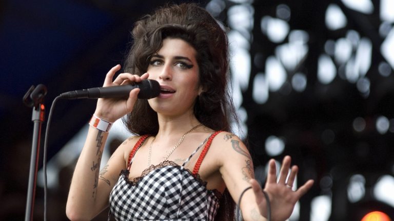 ¿En Cuánto Fue Vendido El último Vestido Utilizado Por Amy Winehouse_