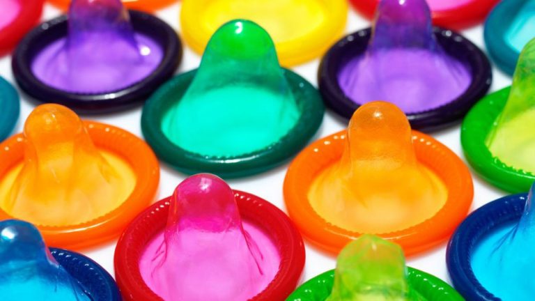 ISP deja en cuarentena 39 lotes de preservativos masculinos