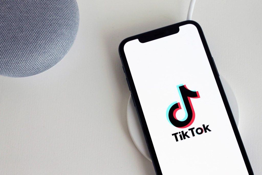 Estudio revela que los jóvenes prefieren informarse más por TikTok