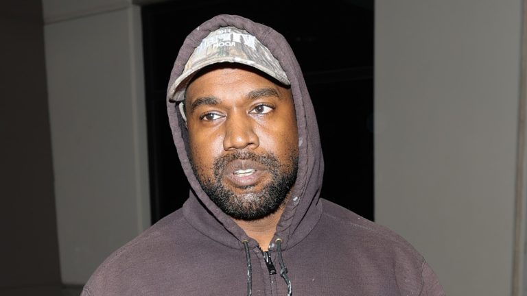 Kanye West: ¿Por qué popular marca de zapatilla expulsó de sus oficinas al rapero?
