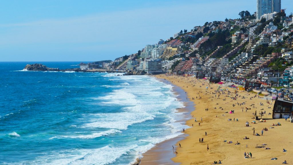 ¡Mucha atención!: ¿Cuáles son las playas aptas para el baño en Chile?